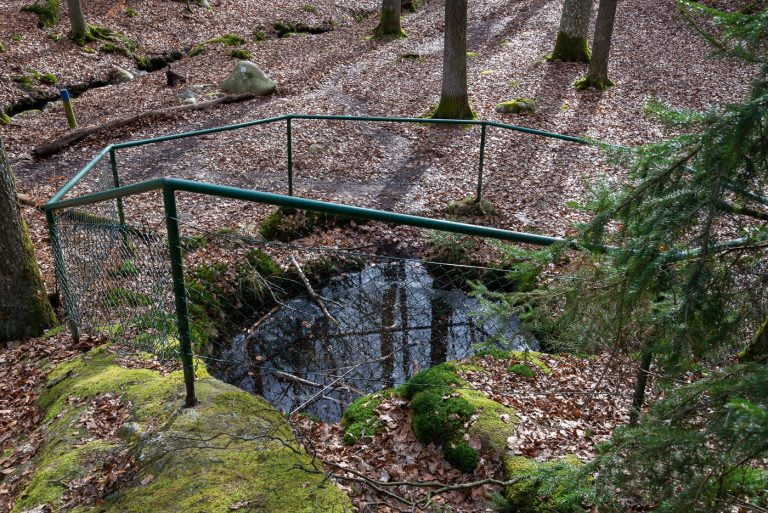 Tararps jättegrytor