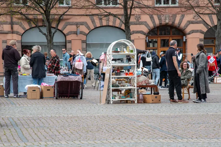 Loppmarknad på Drottningtorget Malmö Loppmarknad på Drottningtorget Malmö