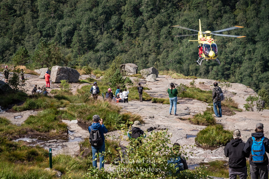 Helikopter på Preikestolen